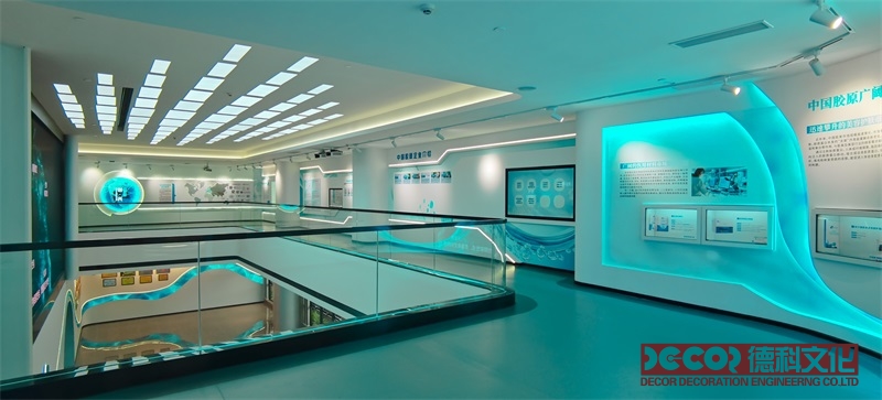 展館裝修如何設(shè)計(jì)兼顧安全與美觀的展柜？